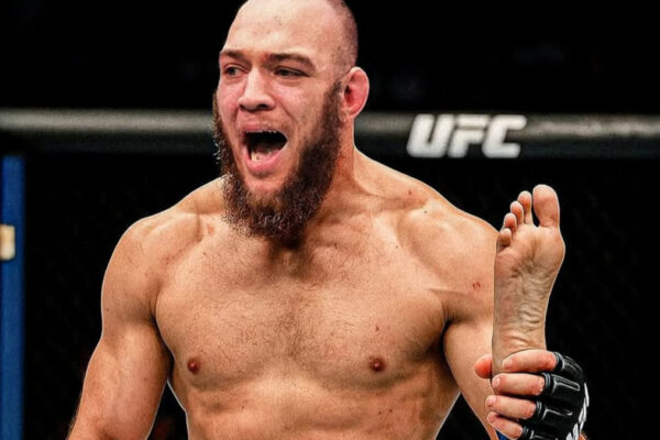 Valter Walker: Dominando el Octágono con su Técnica de Sumisiones en la UFC