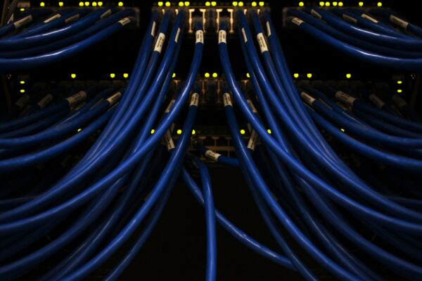 Startup suiza AI Infrastructure Capital AG inicia operaciones con una inversión de 16 millones de euros para resolver cuellos de botella en la computación de inteligencia artificial.