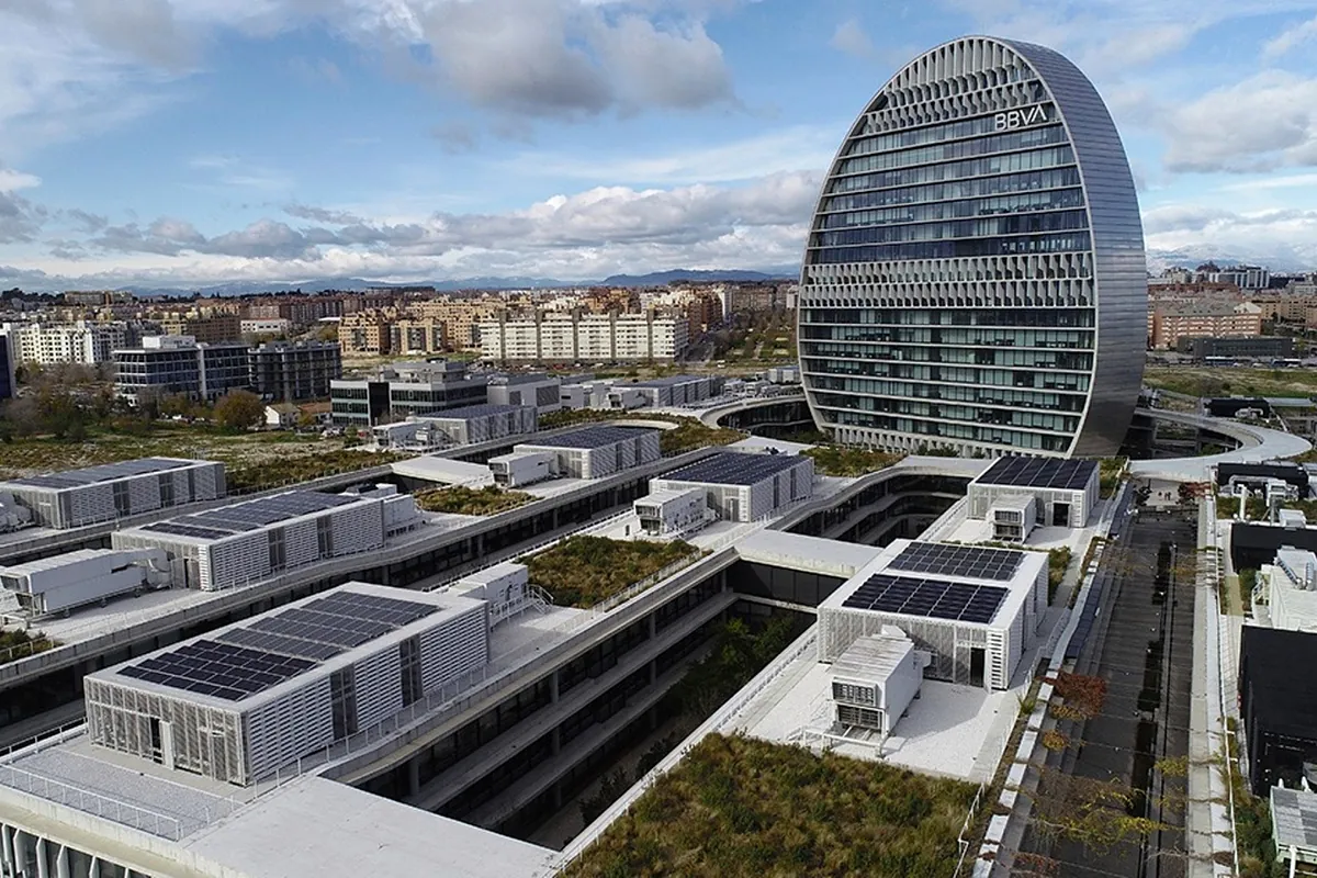 BBVA asegura sólida rentabilidad mientras se enfoca en su futuro tras la salida de Sabadell.