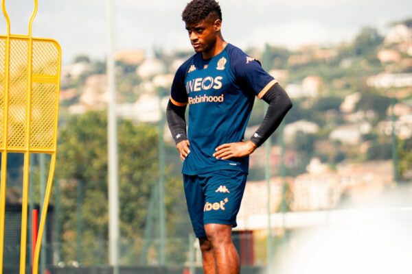 Preston, Cagliari y Venezia compiten por la contratación del delantero estrella de Huesca