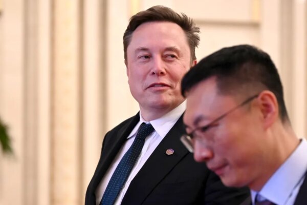 Tesla podría considerar la venta de su filial en China antes de la fusión con SpaceX.