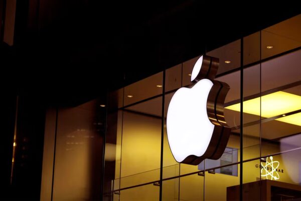 Caída en el precio de acciones de Apple: 3 factores detrás de la disminución de AAPL tras un trimestre histórico.