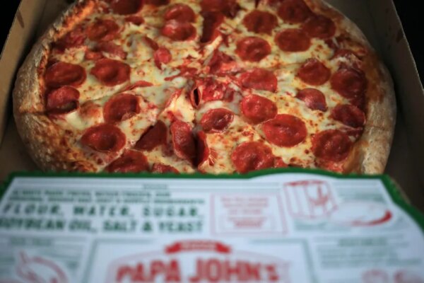 Franquiciado de Papa Johns, Wade Oney, comparte la propiedad con su equipo