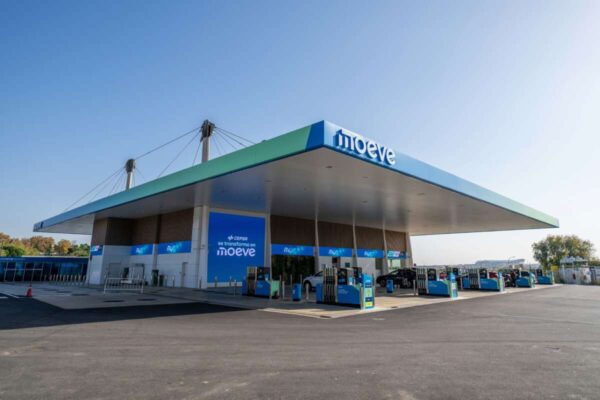 Moeve alcanza un crecimiento del 41% en su beneficio neto ajustado, sumando 458 millones.
