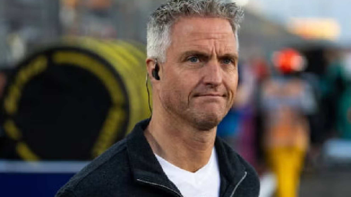 Ralf Schumacher solicita una sanción contundente para Carlos Sainz tras el receso estival.