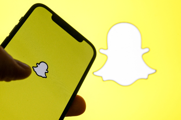 Snapchat descontinúa la recompensa por contenido totalmente generado por IA en Spotlight