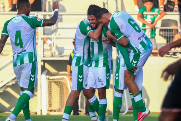 El Betis se impone con contundencia al Olympique de Lyon en amistoso de preparación para la Champions