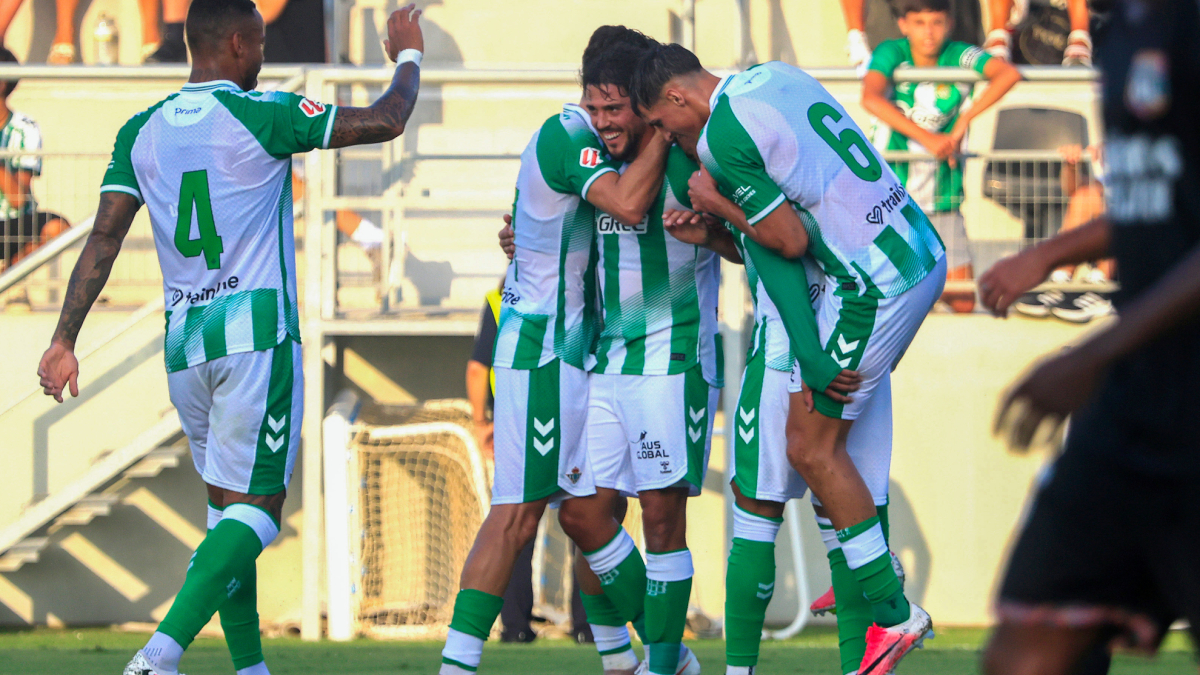 El Betis se impone con contundencia al Olympique de Lyon en amistoso de preparación para la Champions
