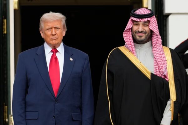 Trump detiene acciones militares contra Irán mientras busca un acuerdo pronto