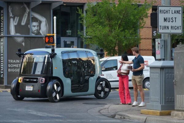 El Futuro de los Robotaxis: Dos Rutas Divergentes en la Movilidad Autónoma