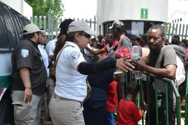 Migrantes protagonizan protesta en la estación migratoria de Tapachula