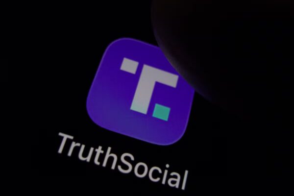 Trump introduce un modelo de negocio innovador: Truth Social permitirá acceder a sus mensajes por 100.000 dólares mensuales.