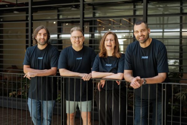 Startup respaldada por Marc Benioff propone soluciones de IA para optimizar su implementación empresarial