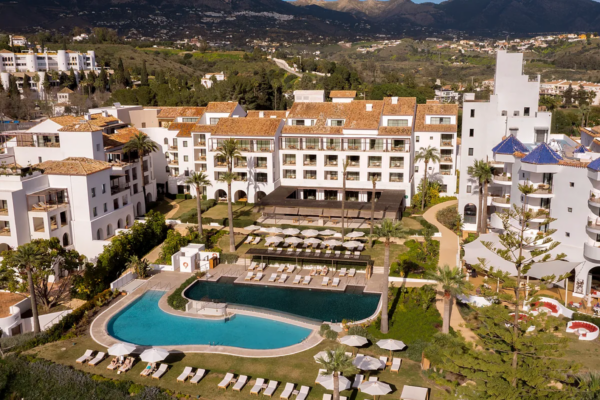 Hesperia adquiere el icónico hotel La Zambra en Málaga, un histórico refugio de celebridades como Lady Di y los Rolling Stones