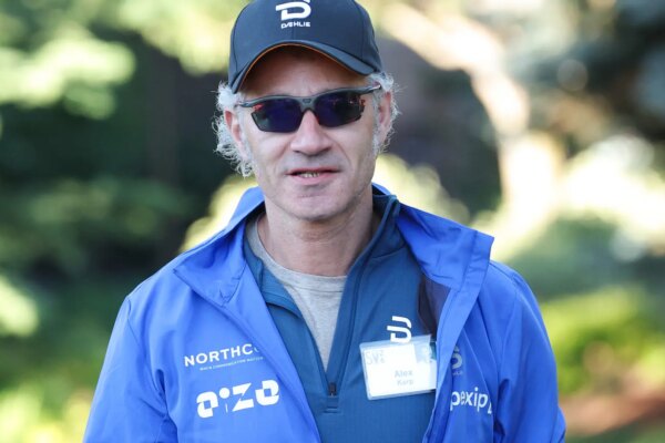 Palantir registra un aumento del 9% en acciones tras reportar ventas extraordinarias, evitando el enfoque en la IA.