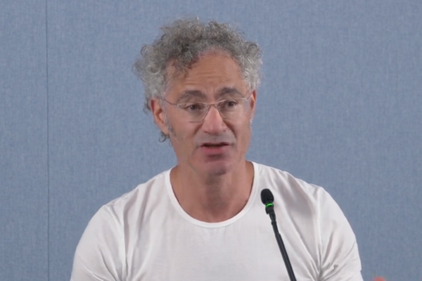 Palantir: CEO Alex Karp califica a la industria de la IA como 'marxista' tras un trimestre exitoso.