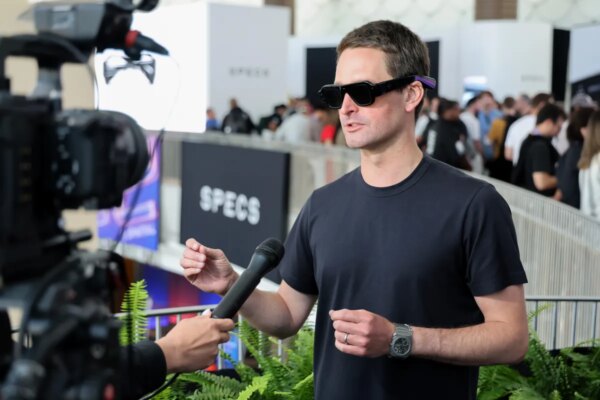 El CEO de Snap elude preguntas sobre la preventa de Spectacles en la llamada de ganancias del segundo trimestre.