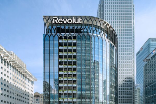 Revolut integra ChatGPT para mejorar la atención al cliente y la experiencia del usuario.