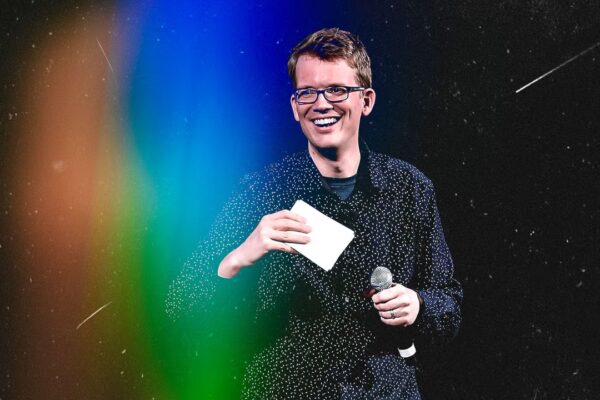 La controversia en torno a Hank Green revela inquietudes sobre la IA en la comunidad de creadores