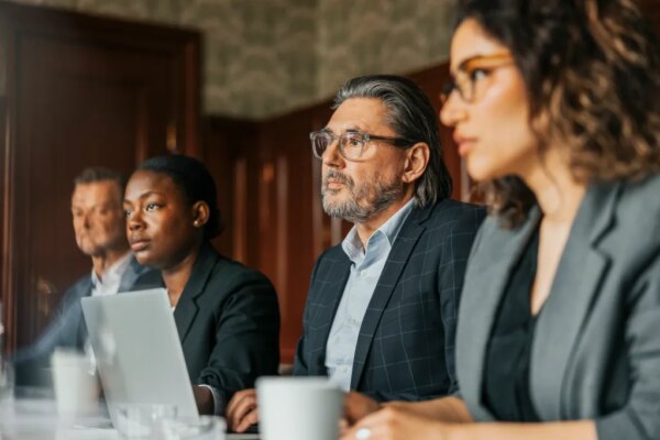 Desafíos crecientes en la obtención de roles ejecutivos: estrategias para superar obstáculos en el camino profesional