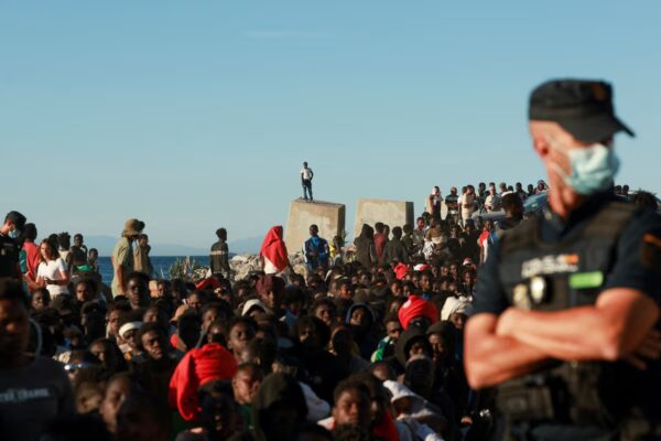 El Gobierno destina 25 millones de euros para la atención de menores inmigrantes en Ceuta