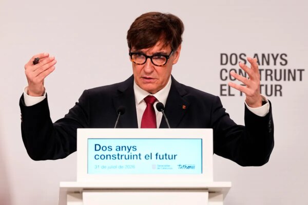 La Generalitat evalúa la inconstitucionalidad de la ley que restringe la adquisición de propiedades inmobiliarias.