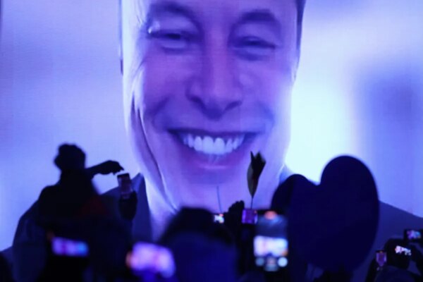 Elon Musk supera a sus ejecutivos en la primera conferencia de resultados de SpaceX.