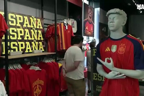 Comienza la venta de camisetas de la Selección con doble estrella en el escudo