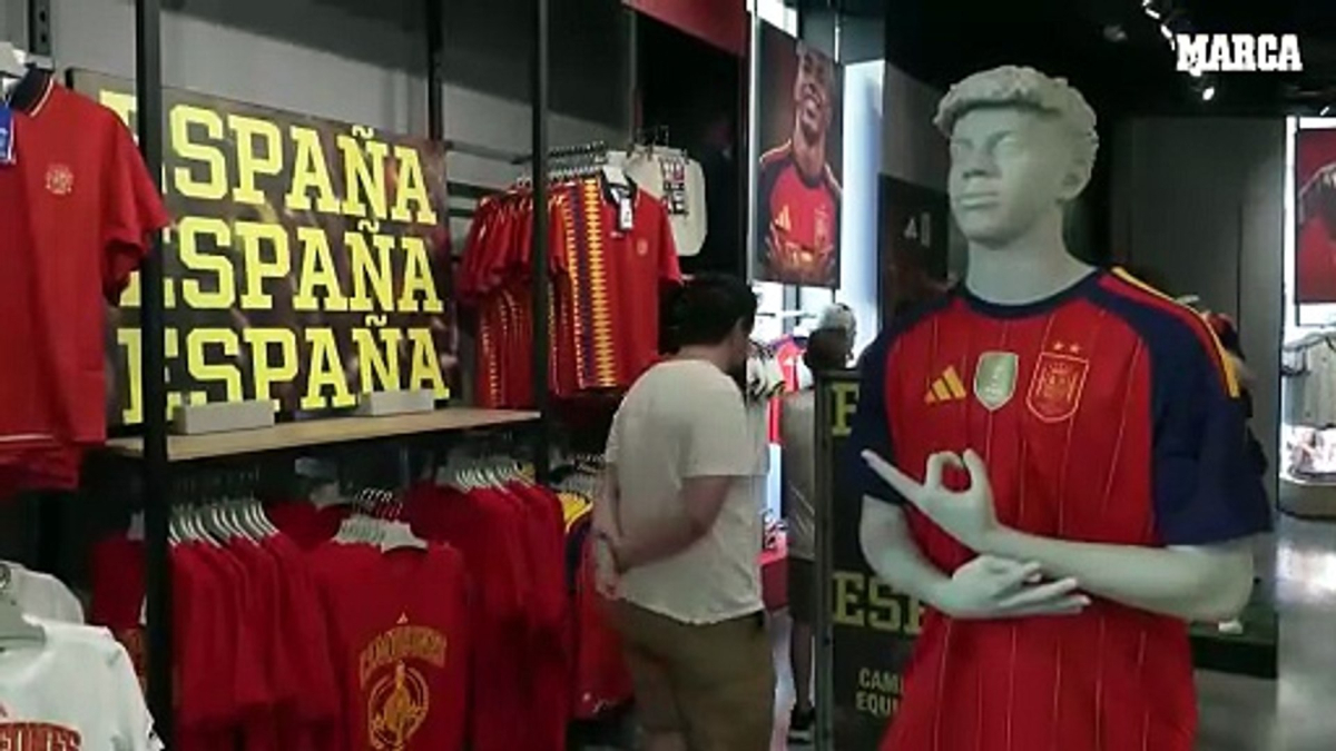Comienza la venta de camisetas de la Selección con doble estrella en el escudo