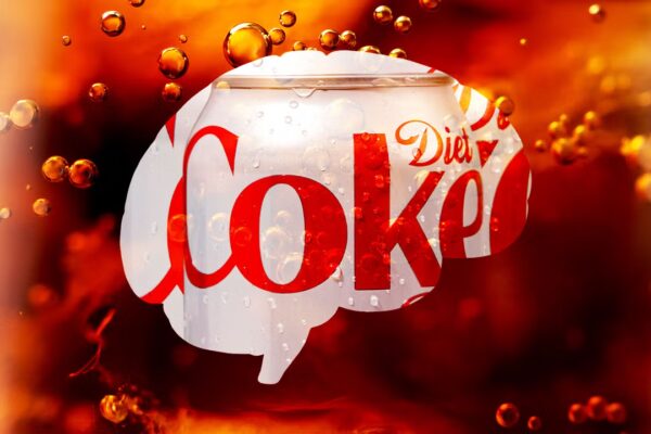 Un estudio revela que el consumo diario de Diet Coke podría perjudicar la salud cerebral.