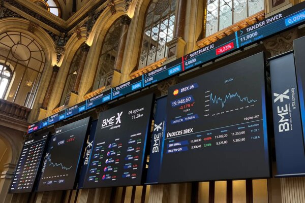 El Ibex 35 se consolida por encima de los 20.000 puntos y busca alcanzar nuevos máximos históricos.