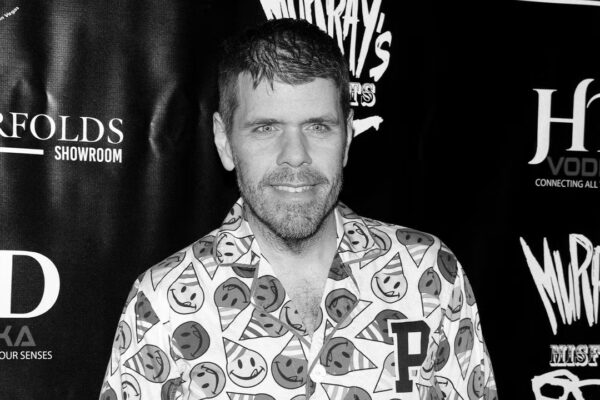 Gigantes tecnológicos enfrentan desafíos para moderar videos perturbadores de Perez Hilton en situaciones críticas