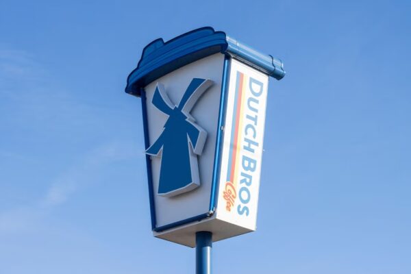 Dutch Bros Coffee adquiere múltiples locales de Salad and Go en cierre inesperado: descubre la lista completa en 4 estados.