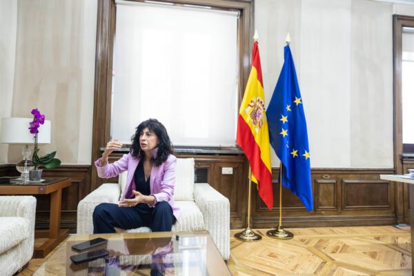 Redondo solicita a Moreno una reunión para discutir la transferencia de competencias en violencia de género a Vox