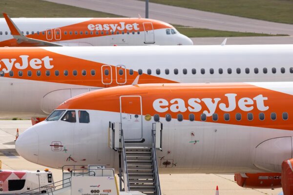 Apollo se hace con easyJet tras la salida de Castlelake de la contienda de compra.