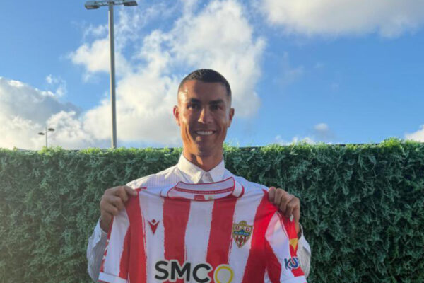 El Almería capitaliza el fenómeno Cristiano Ronaldo para potenciar su estrategia en el mercado deportivo.