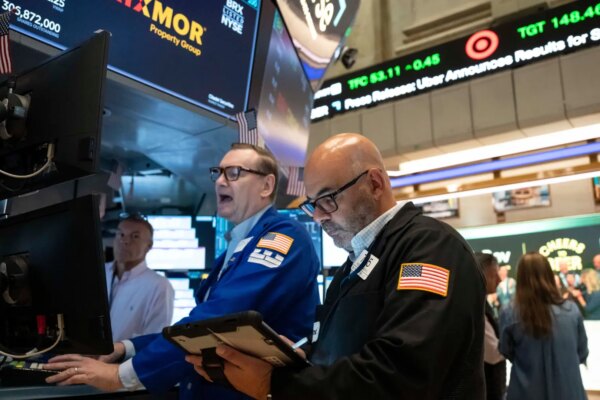 Dow Jones cae por debajo de los 54,000 puntos en un día negativo para Wall Street