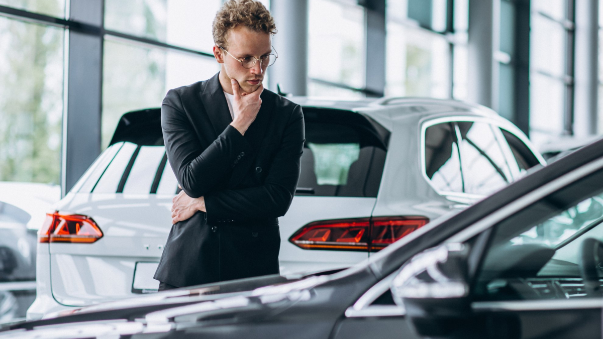 Cómo el tipo de motor influye en la depreciación de los vehículos: gasolina, híbridos y eléctricos.
