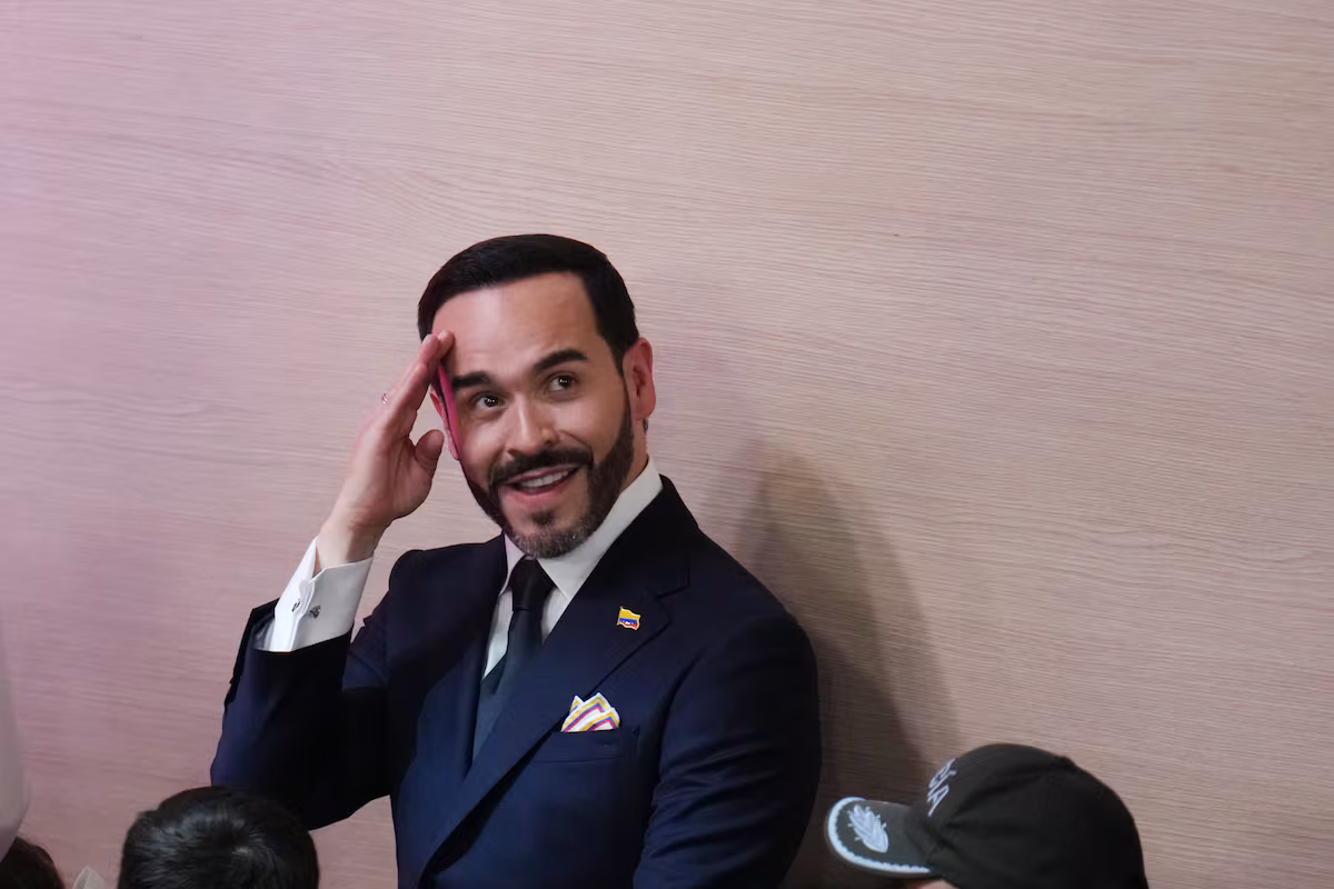 Abelardo de la Espriella asume la presidencia de Colombia con un firme juramento por la patria