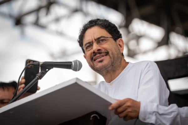 La oposición colombiana se moviliza contra el nuevo presidente: “Abelardo de la Espriella, un representante de intereses estadounidenses”