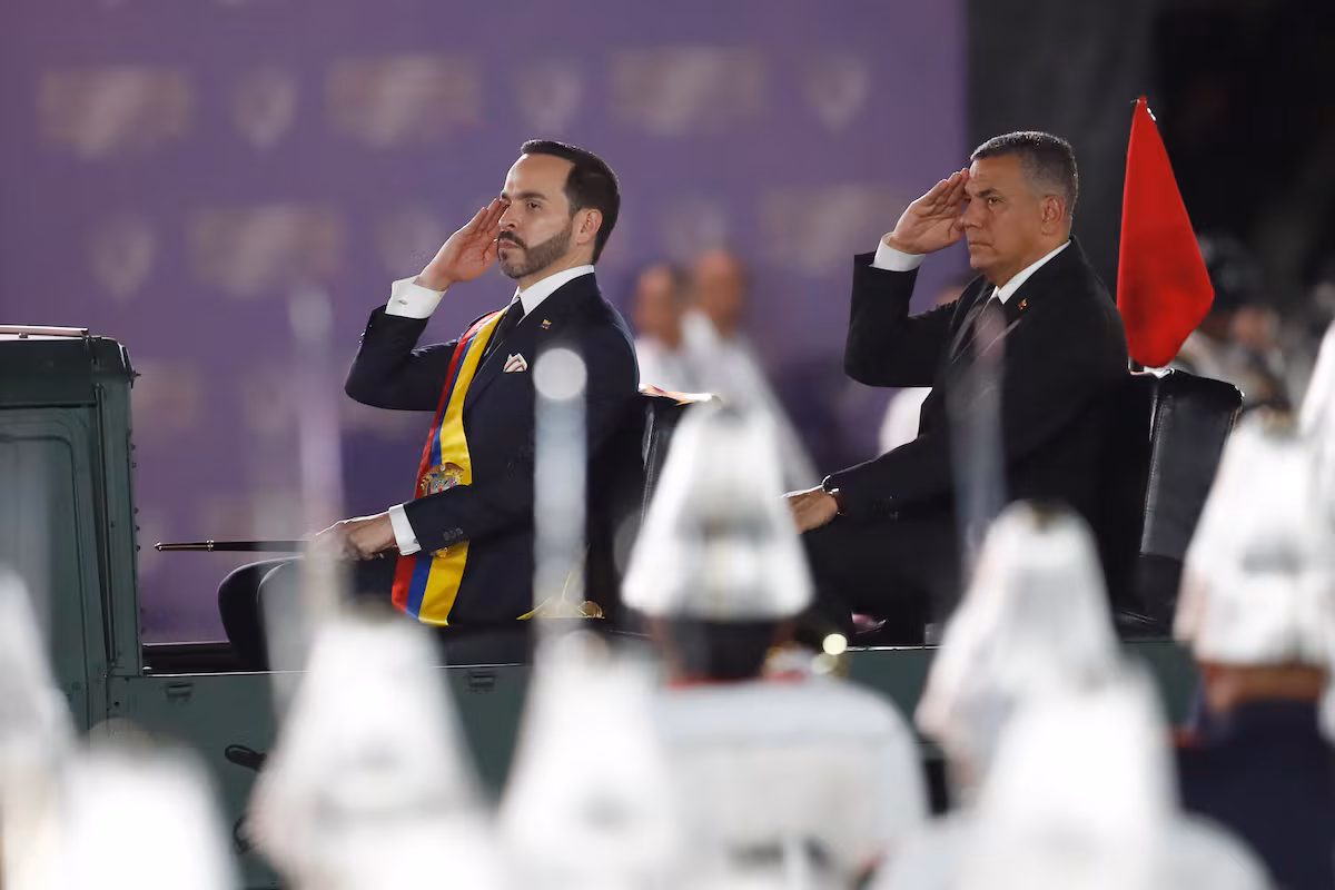 Abelardo de la Espriella asume ante el Congreso y se dirige por primera vez a las fuerzas armadas.