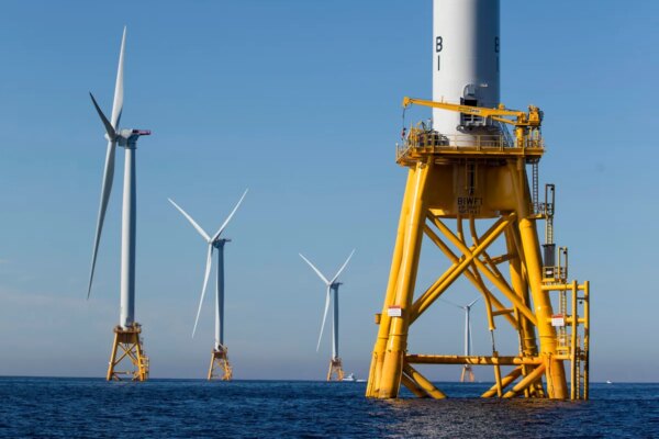 Gobierno de EE. UU. invierte casi $4 mil millones en la cancelación de proyectos de energía eólica marina