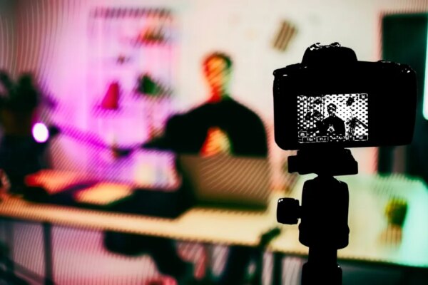 La misma equivocación que están cometiendo los creadores de YouTube y que les cuesta más de lo que piensan