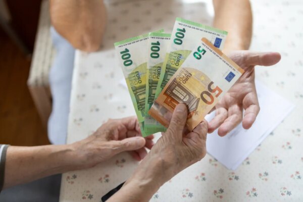 Europa implementa nuevos límites para pagos en efectivo en comercios a partir de 2027