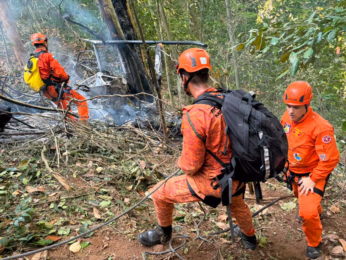Tragedia en la selva de Río de Janeiro: helicóptero se estrella y causa cuatro fallecidos.