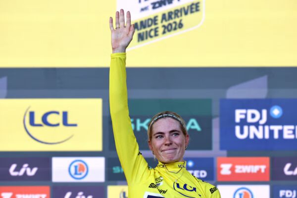 Demi Vollering celebra su segundo triunfo en el Tour de Francia en Niza