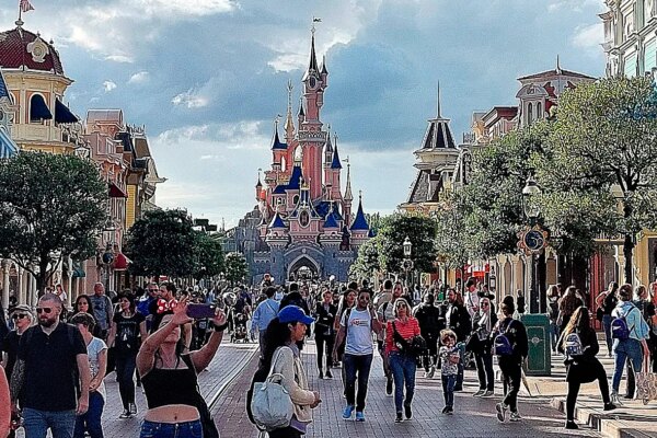 Las razones detrás de la adquisición de Fox por parte de Disney: un cambio trascendental en Hollywood