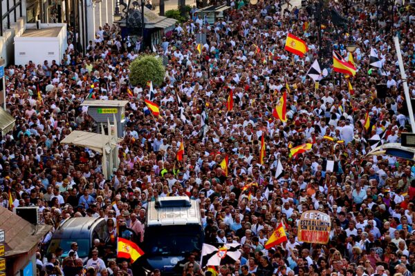 Ceuta se moviliza tras diez días de tensión: la comunidad se manifiesta en las calles