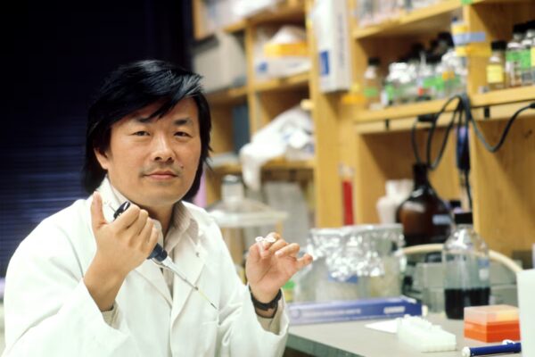 Despedida a Susumu Tonegawa: Un legado de genialidad y modestia en la ciencia