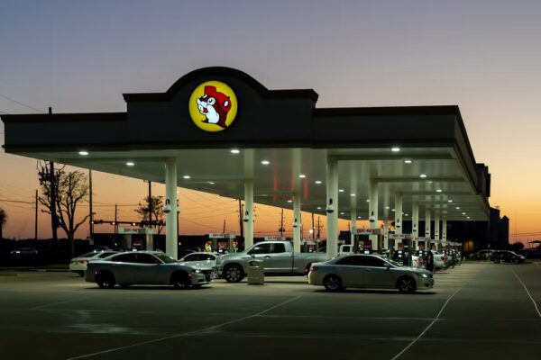 Buc-ee's y sus controversias legales: la disputa por la imagen del castor en negocios pequeños